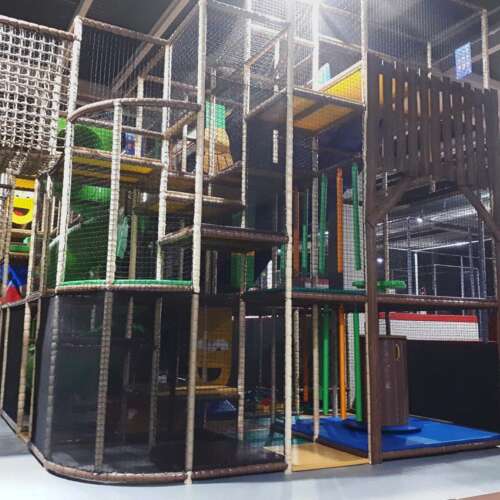 Indoor play structure at UP2PLAY Tarbes | ELI Play