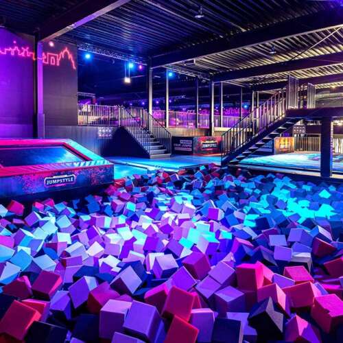 Foam Pit with Jump tower at trampoline park jumpstyle - ELI Play