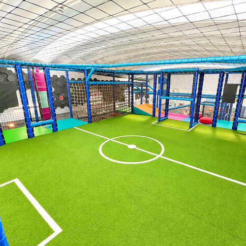 Fußballfeld im Indoor Spielplatz Kiddies in Stockerau ELI Play