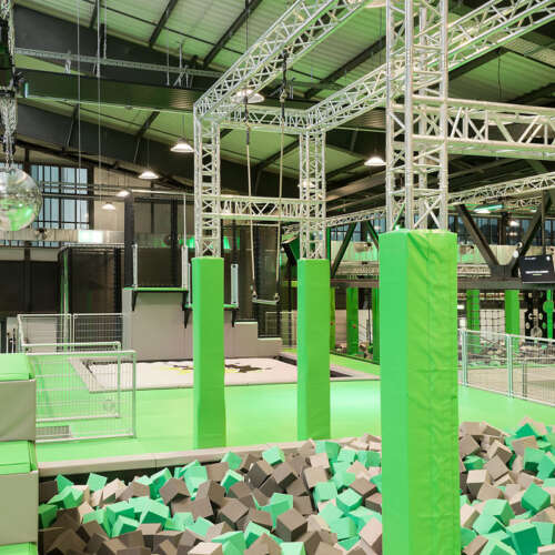 Trapeze and jump tower trampoline park